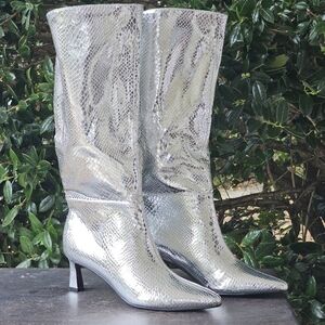 Womens Sz 7M Wide Calf Silver Snakeskin Steve Madden High Heeled Boots